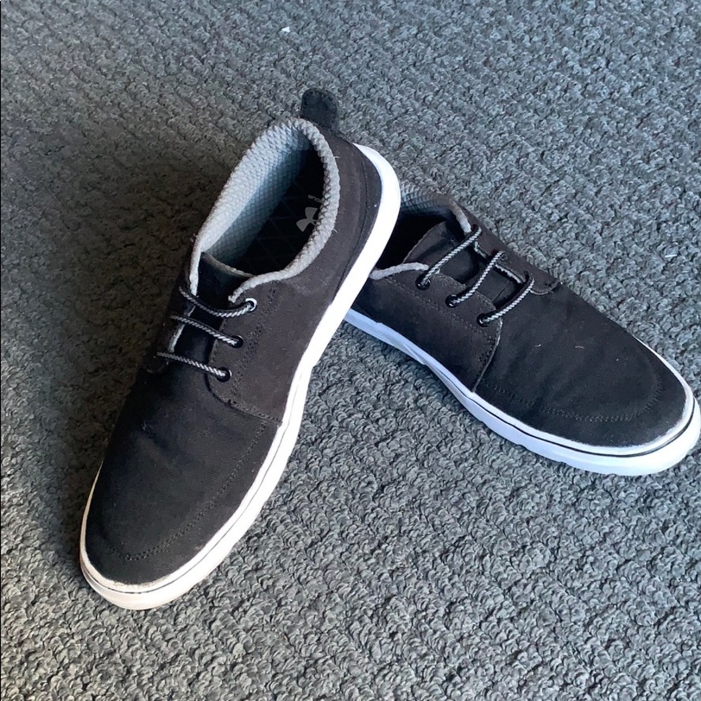 Under Armor Sneaker
